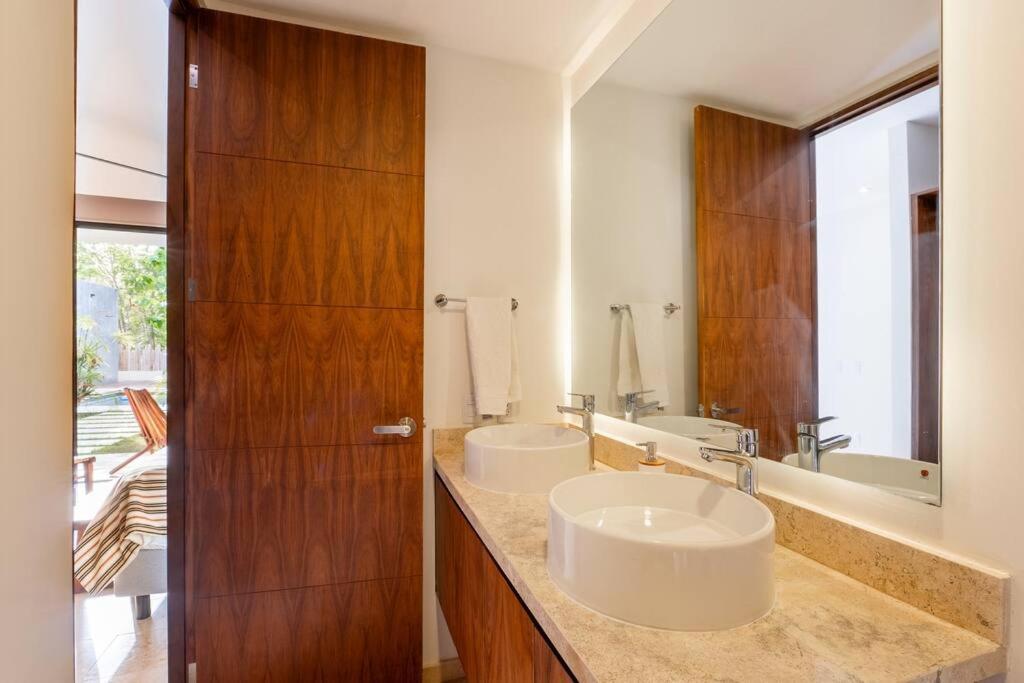 Brand New Pool Side 2br Private Concierge Apartment *