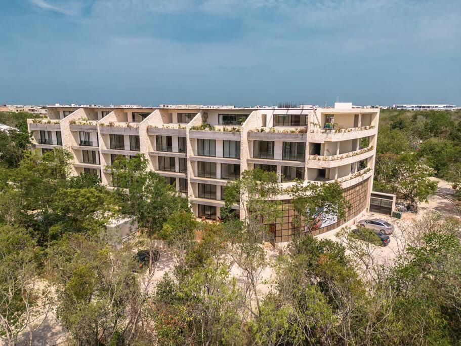 Brand New Pool Side 2br Private Concierge Apartment *
