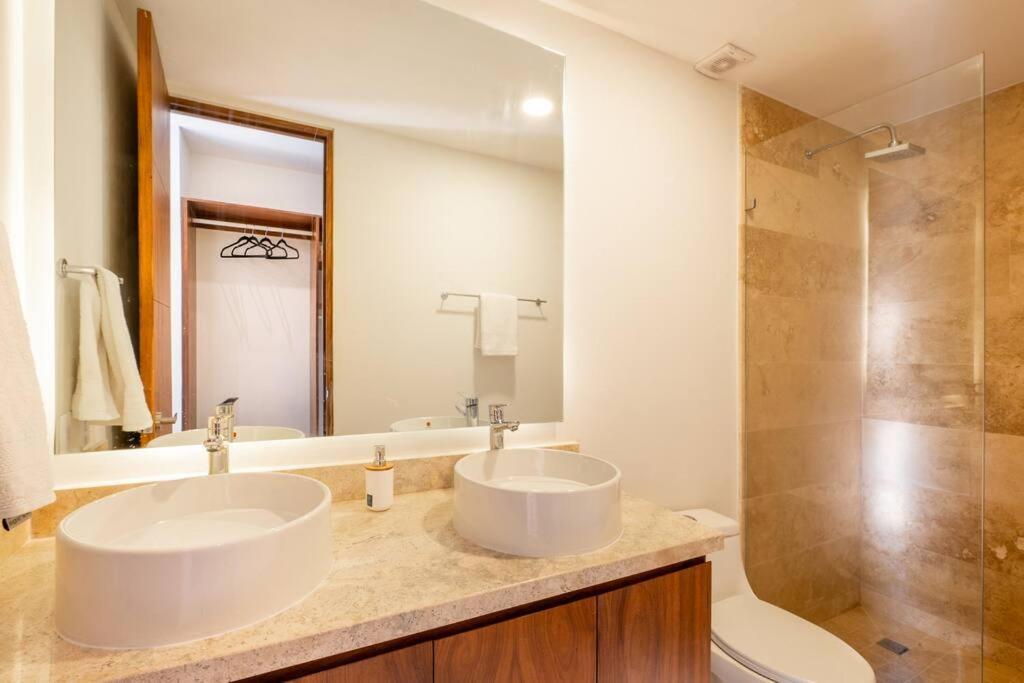 Brand New Pool Side 2br Private Concierge Apartment *