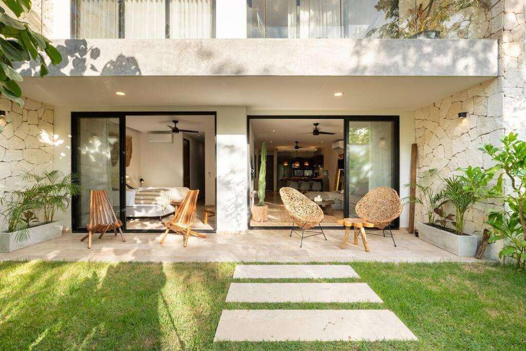 Brand New Pool Side 2br Private Concierge Apartment *